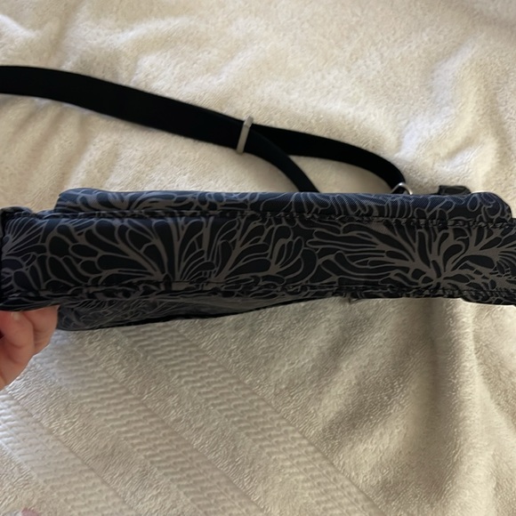 Baggallini Securtex Anti theft Memento crossbody bag - Picture 12 of 12